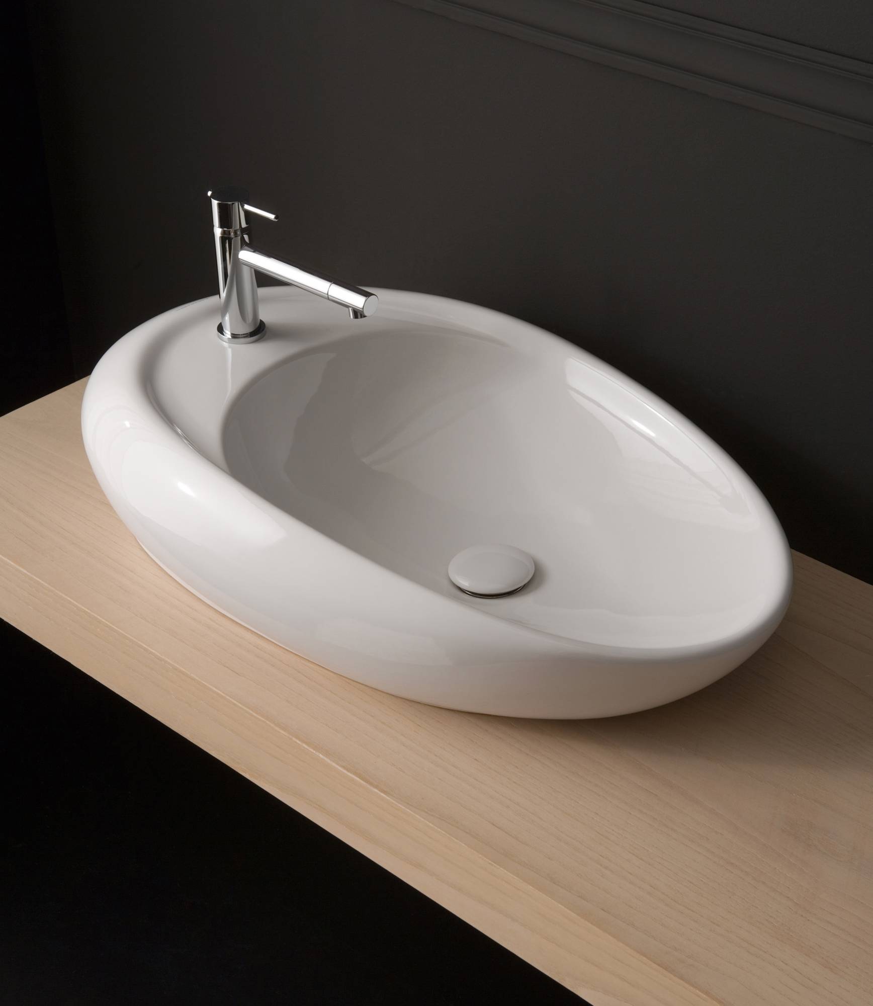 Lavabo_da_appoggio_moai_71X46_scarabeo