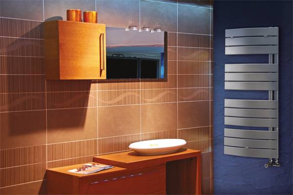 setting_heated towel rail_lazzarini_price_offer_white_chrome_anthracite_pieve