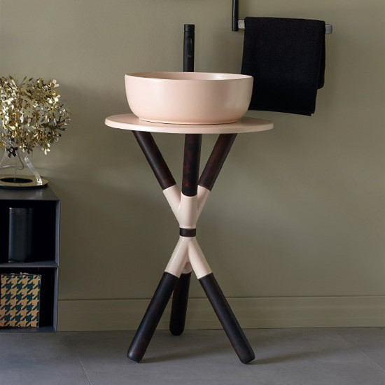 Badezimmerschrank aus Keramik und Holz scarabeo cross