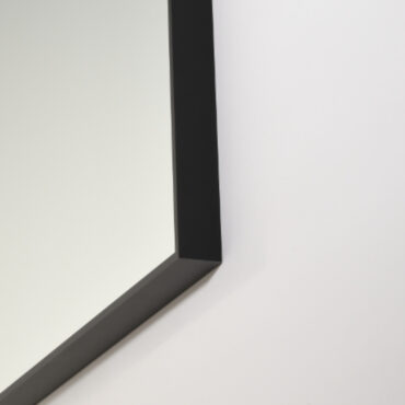 specchio cornice nera dettaglio pellicola sicurezza beta vanità e casa