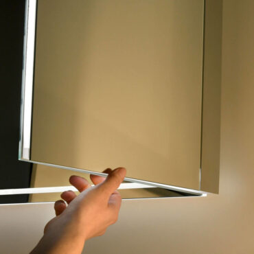 specchio da bagno illuminato led anti appannamento ante laterali dettaglio titan vanità & casa