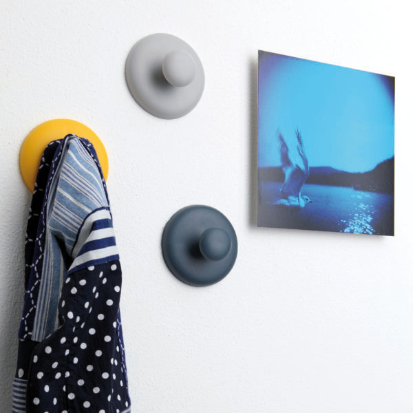 hanger in colored polyurethane gel with geelli pomolo
