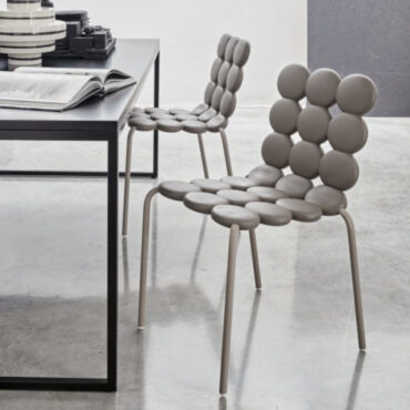 chaise de bureau en polyuréthane gris tourterelle menthe geelli