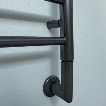 scaldasalviette elettrico design tubolare dettaglio essential graziano