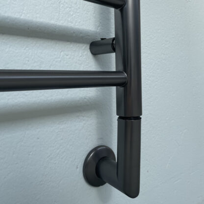 scaldasalviette elettrico design tubolare dettaglio essential graziano