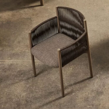 sedia living con braccioli imbottita gambe metallo frame out luxy